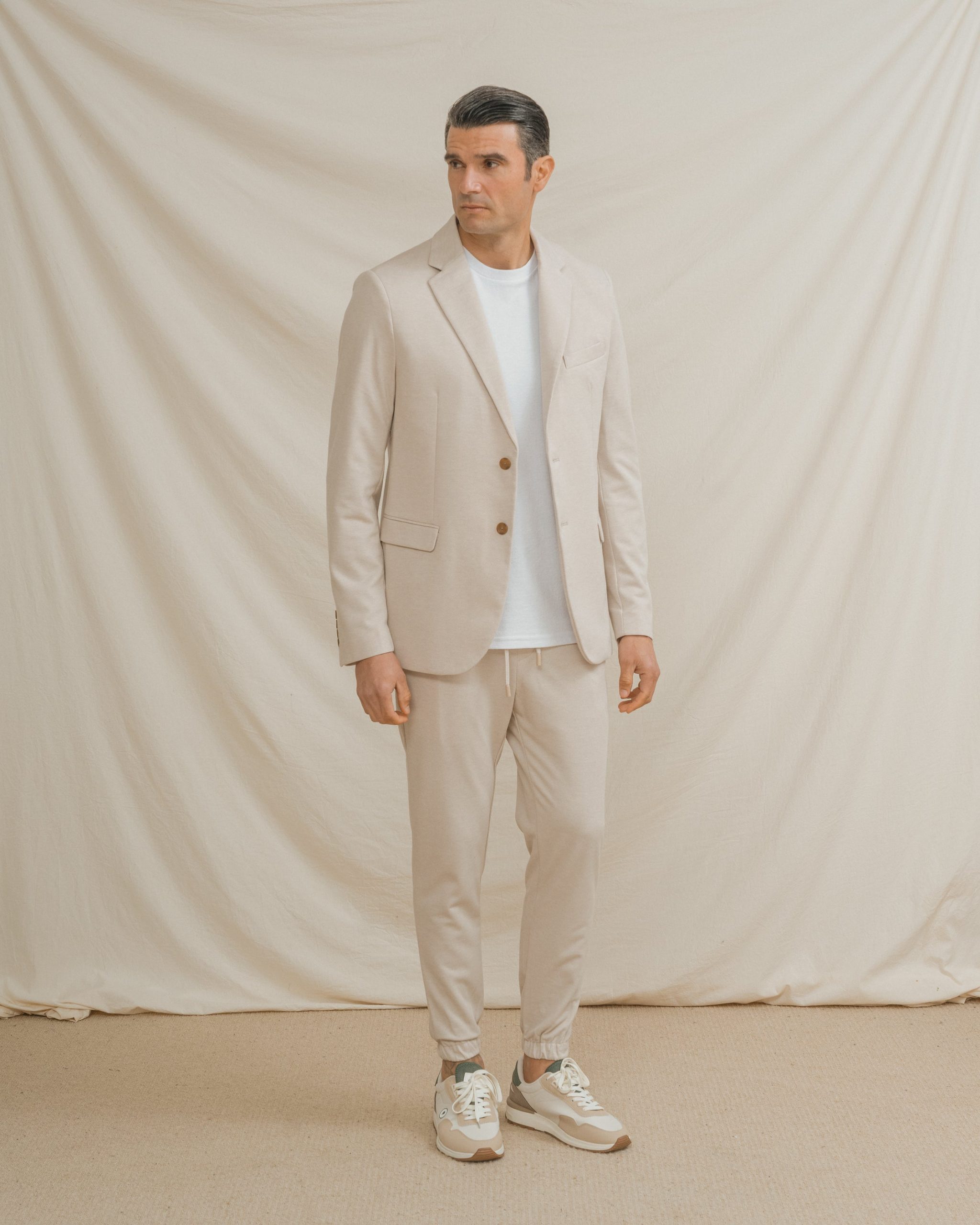 PANTALÓN TRAJE JOGGER CASUAL BEIGE - Imagen 3