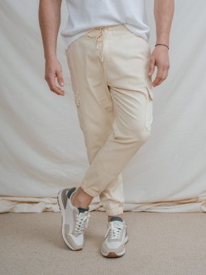 PANTALÓN CHINO CARGO CON GOMA BEIGE