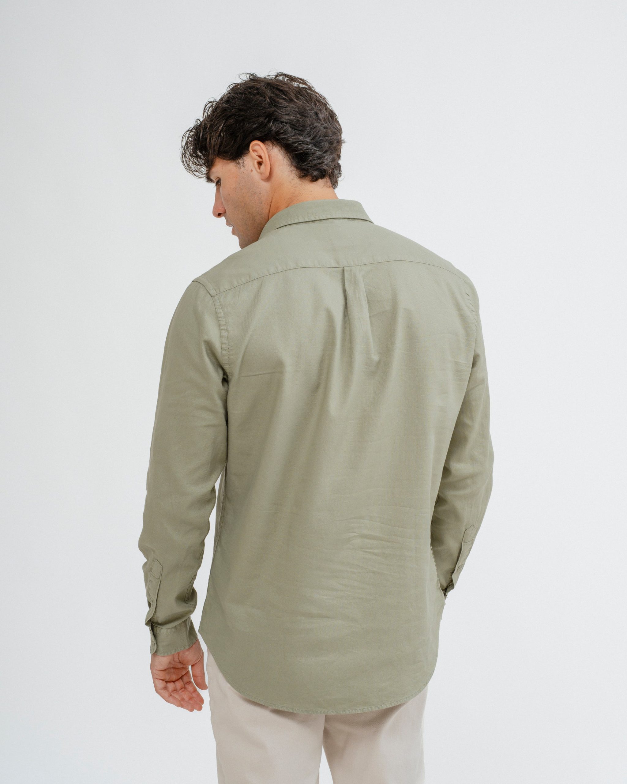 CAMISA POLERA TINTE FALSO VERDE - Imagen 4