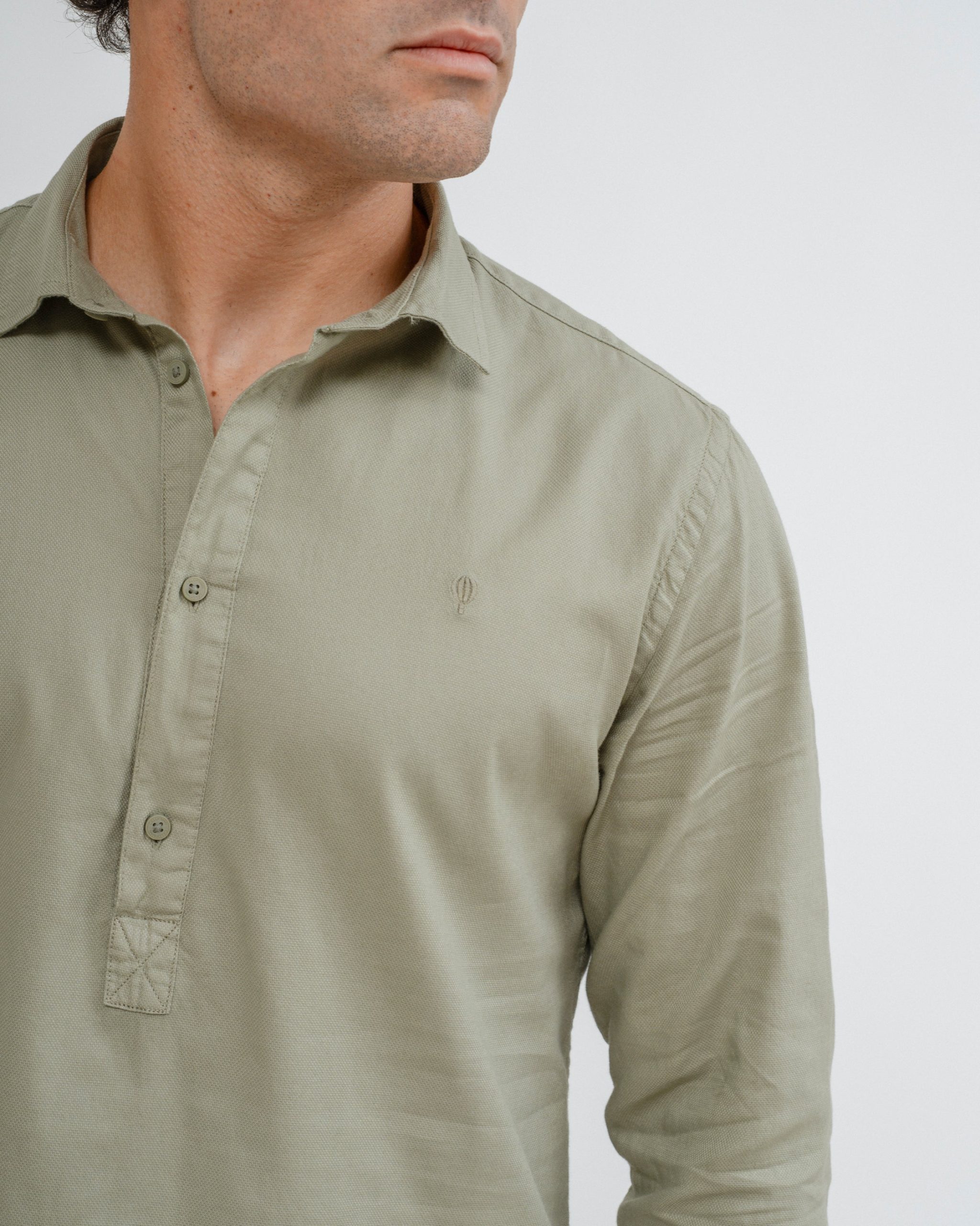 CAMISA POLERA TINTE FALSO VERDE - Imagen 2