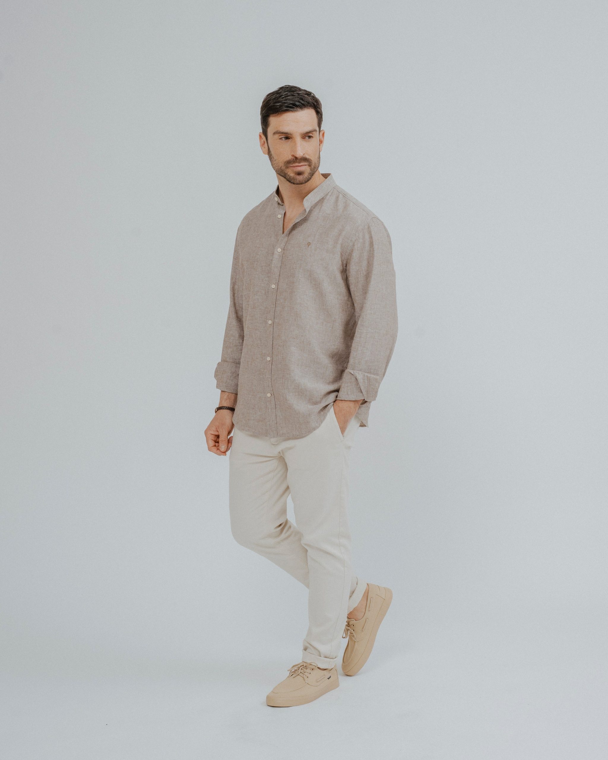 CAMISA LINO MARRÓN CUELLO MAO - Imagen 3