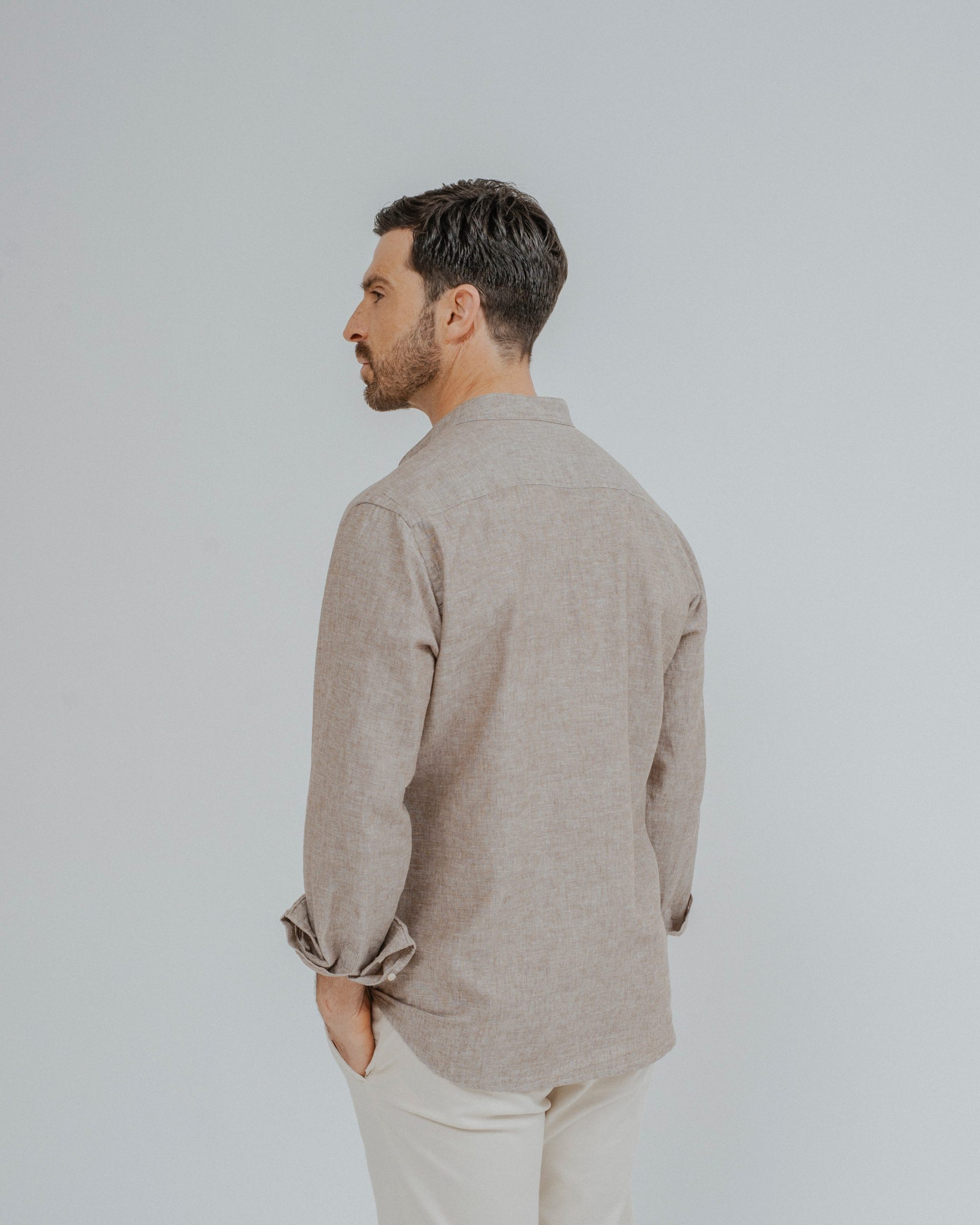 CAMISA LINO MARRÓN CUELLO MAO - Imagen 4