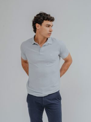 POLO BÁSICO REGULAR FIT CELESTE