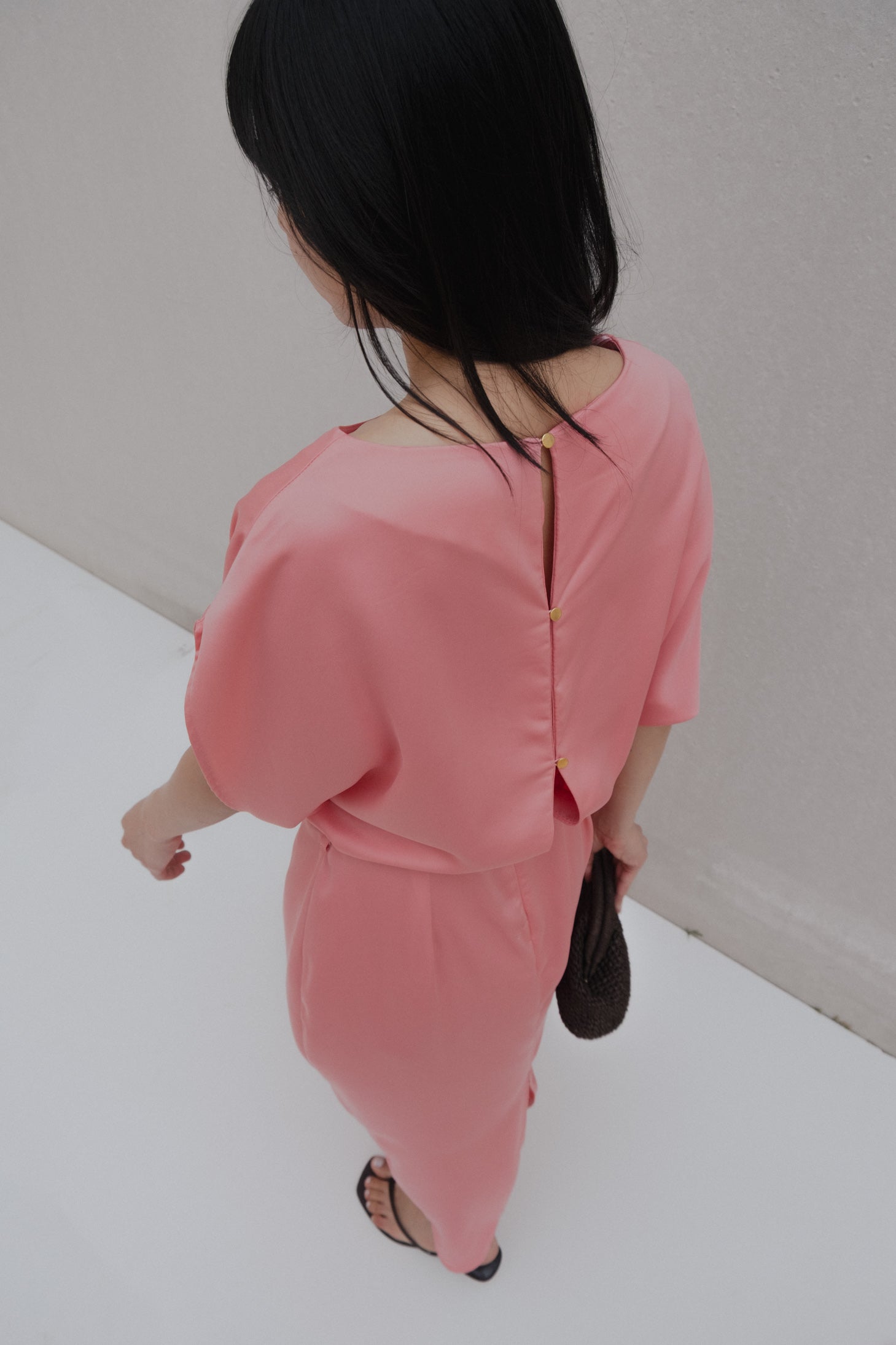 VESTIDO MIDI SATINADO CINTURÓN - Imagen 4
