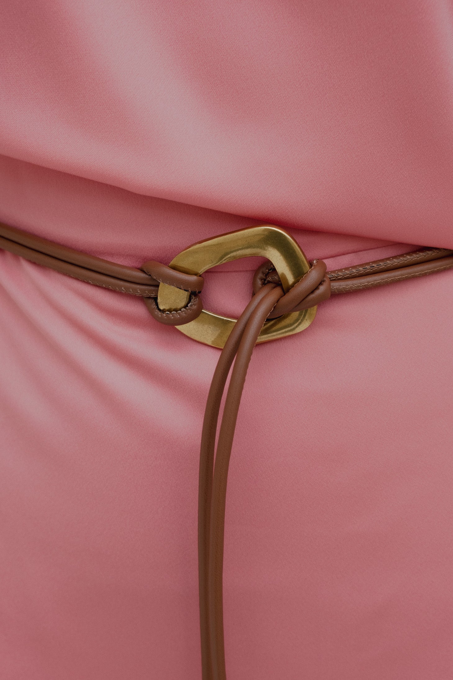 VESTIDO MIDI SATINADO CINTURÓN - Imagen 3