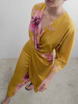 VESTIDO MIDI ESTAMPADO SATINADO