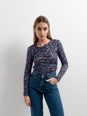 CAMISETA ASIMETRICA ESTAMPADA