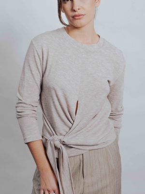 CAMISETA CON NUDO