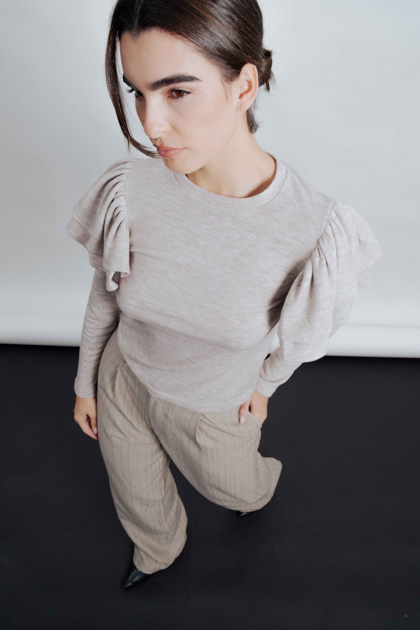 CAMISETA CON VOLANTES - Imagen 2